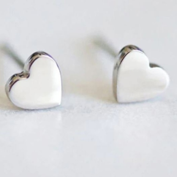 🔥2 for $15🔥 Heart Pierced Earrings - Picture 3 of 8